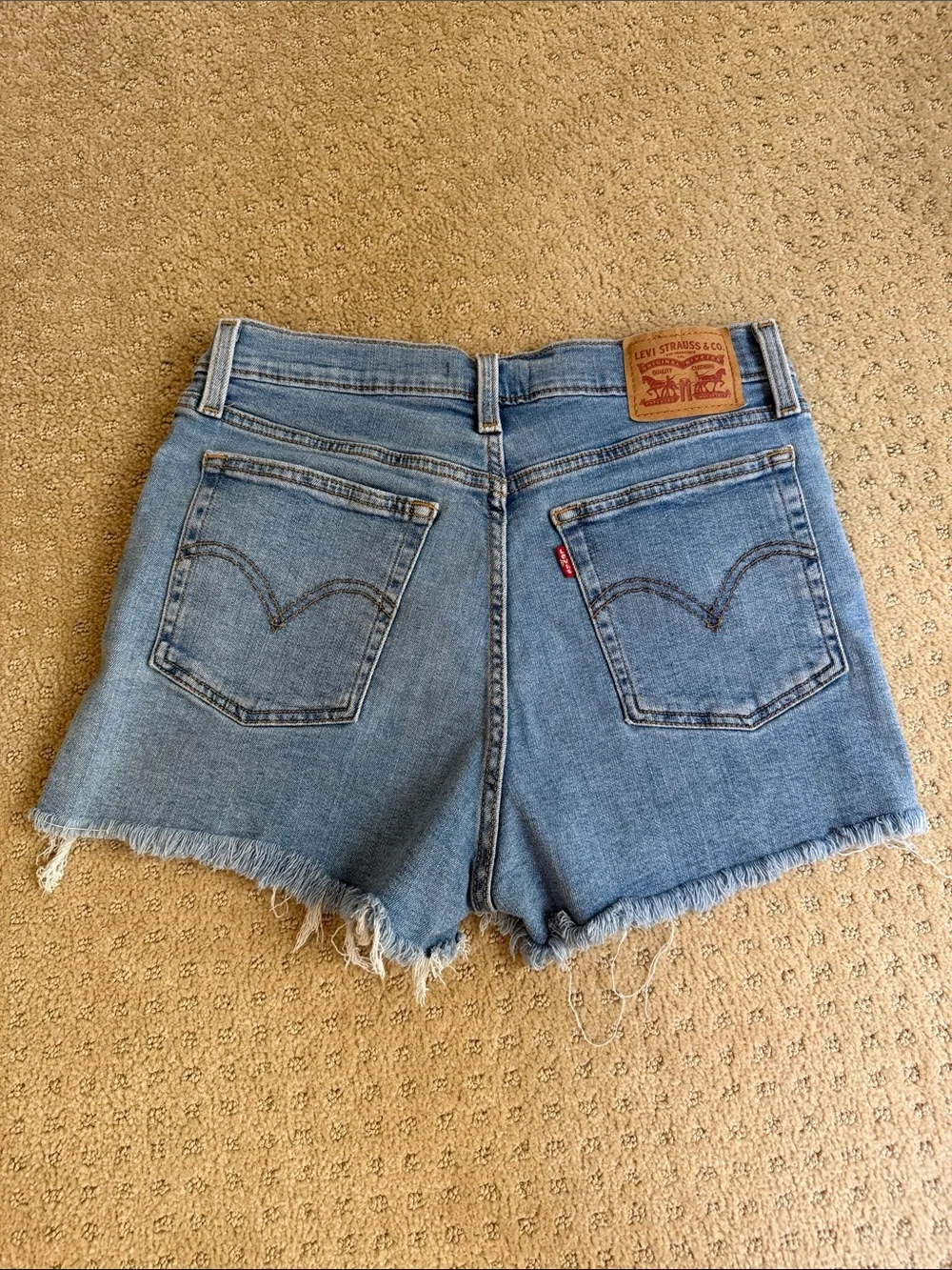Women’s Levi’s shorts distressed cut off raw hem size 30 fits like a 6 / 27